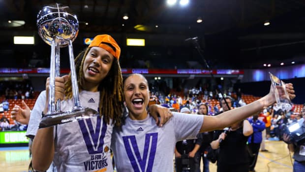 Phoenix Mercury Sweep Chicago Sky for Third WNBA Title